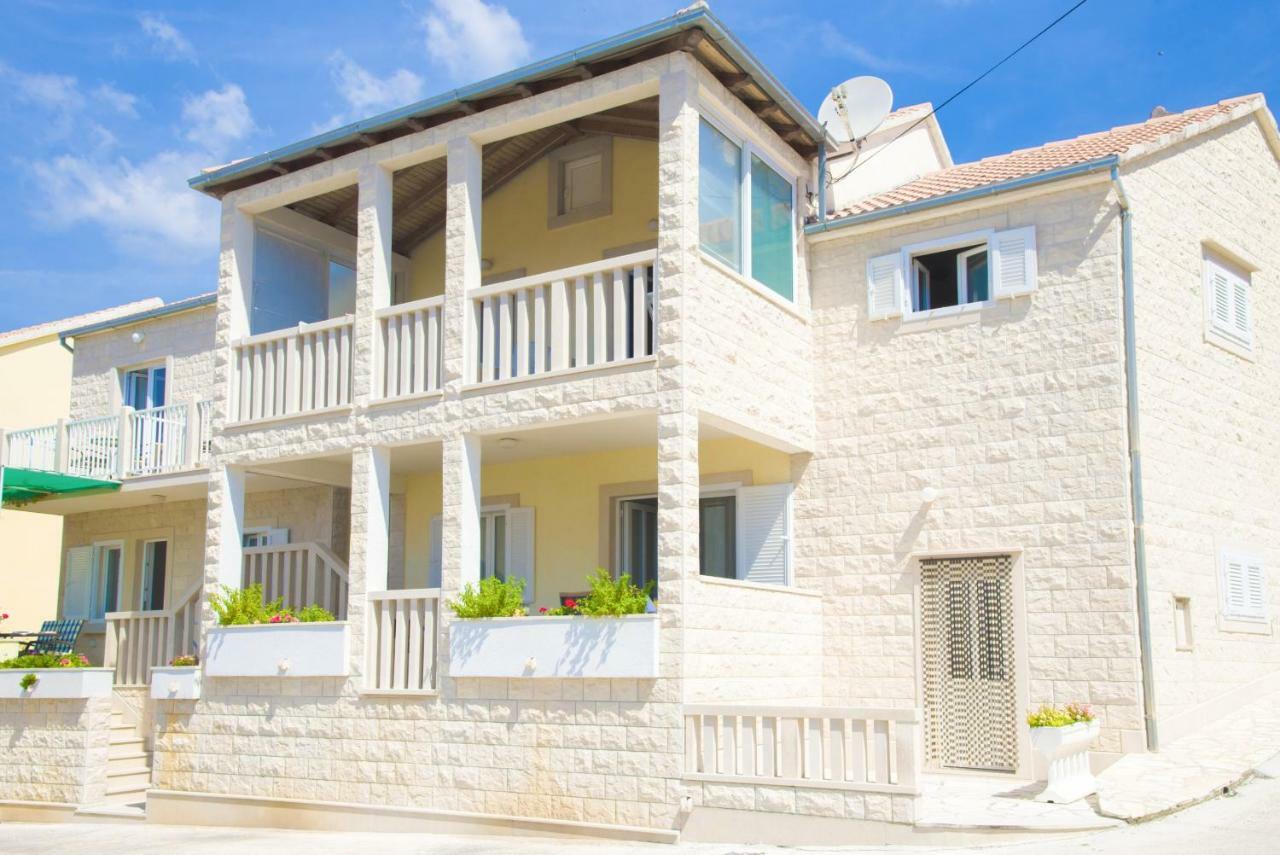 Eni Apartments Бол Екстер'єр фото