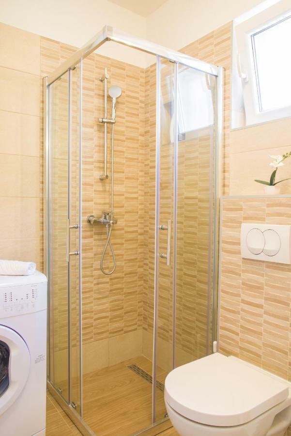 Eni Apartments Бол Екстер'єр фото